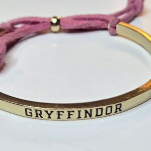 Harry Potter Gryffindor Bracelet Gold Tone Adjustable Cord WB s17